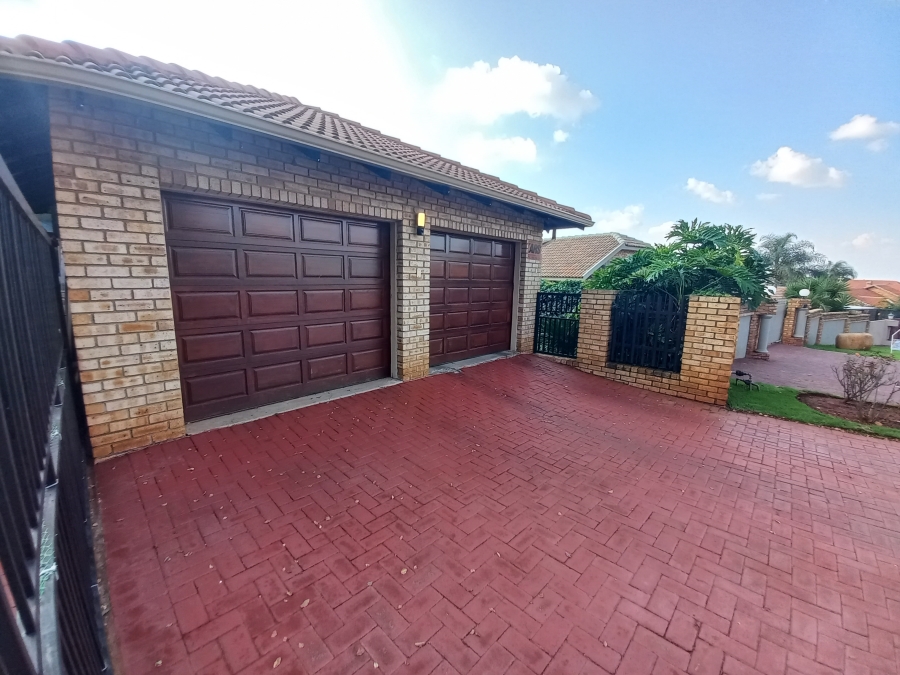 3 Bedroom Property for Sale in Safari Gardens North West